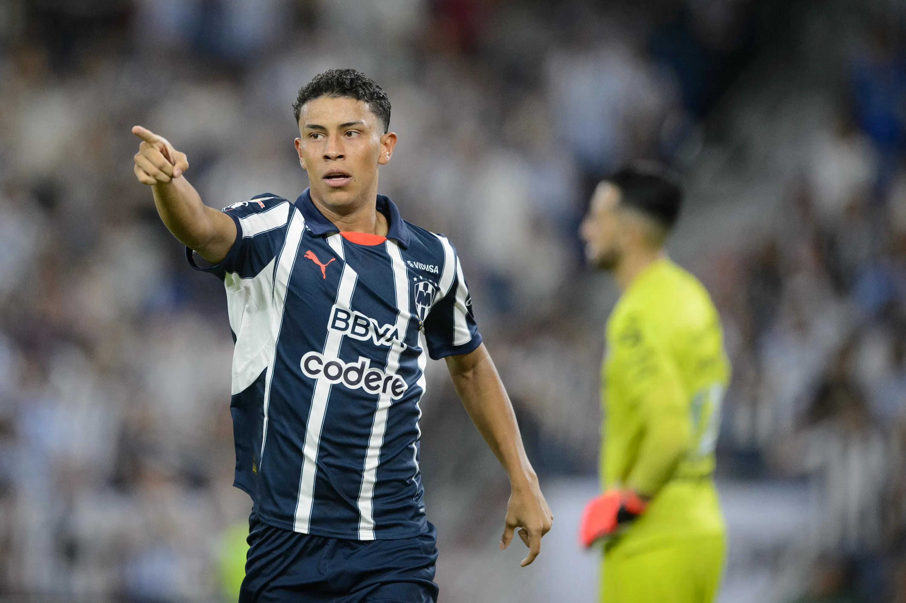 Cria muito e finaliza mal: Quem é Johan Rojas, possível reforço do Vasco?