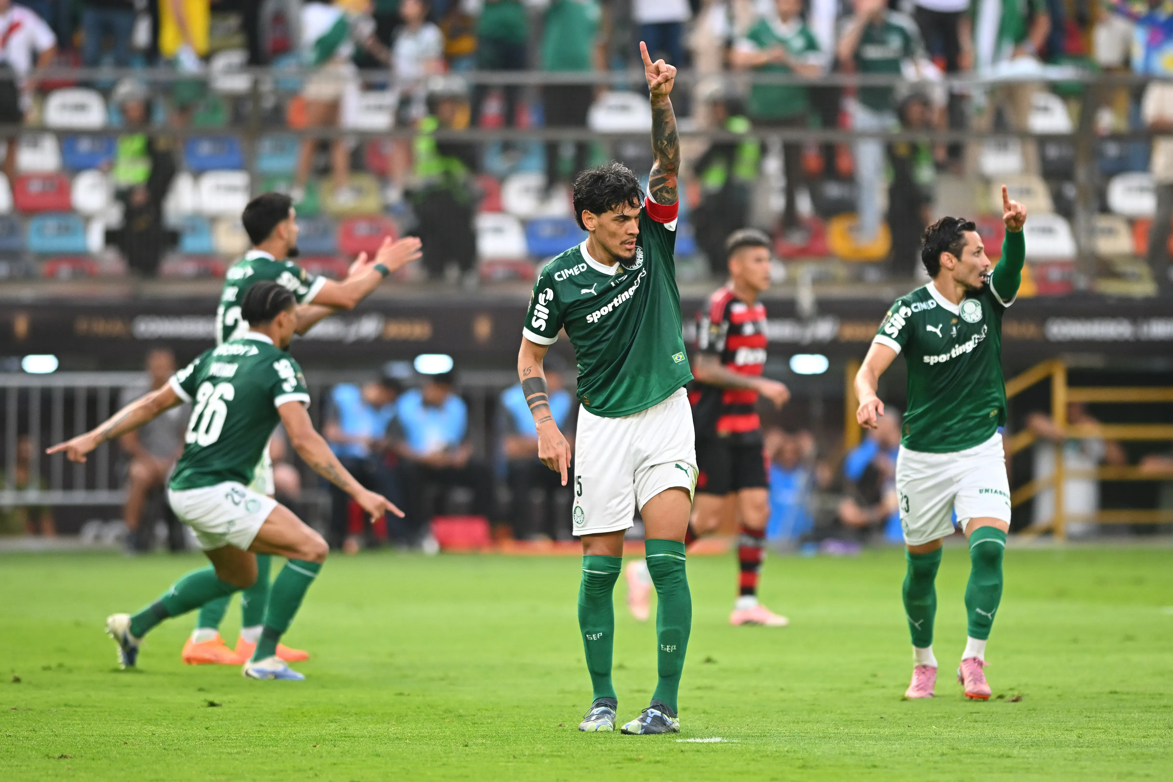 Gustavo Gomez of Palmeiras reacts during the 2025 Copa CONMEBOL Libertadores Final. (Photo by Rodrigo Valle/Getty Images)