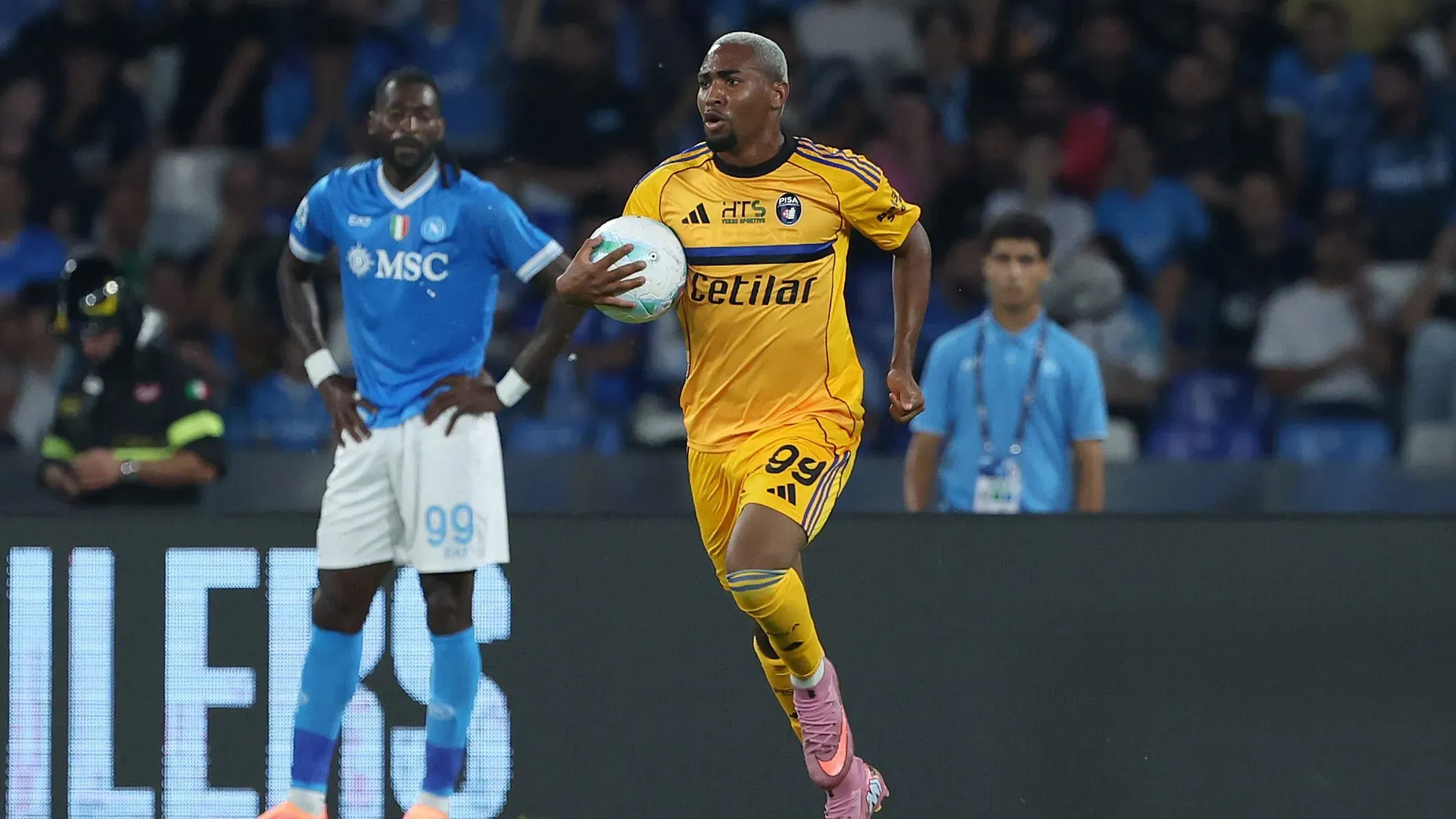 Lorran em sua estreia pelo Pisa. (Photo by Francesco Pecoraro/Getty Images)