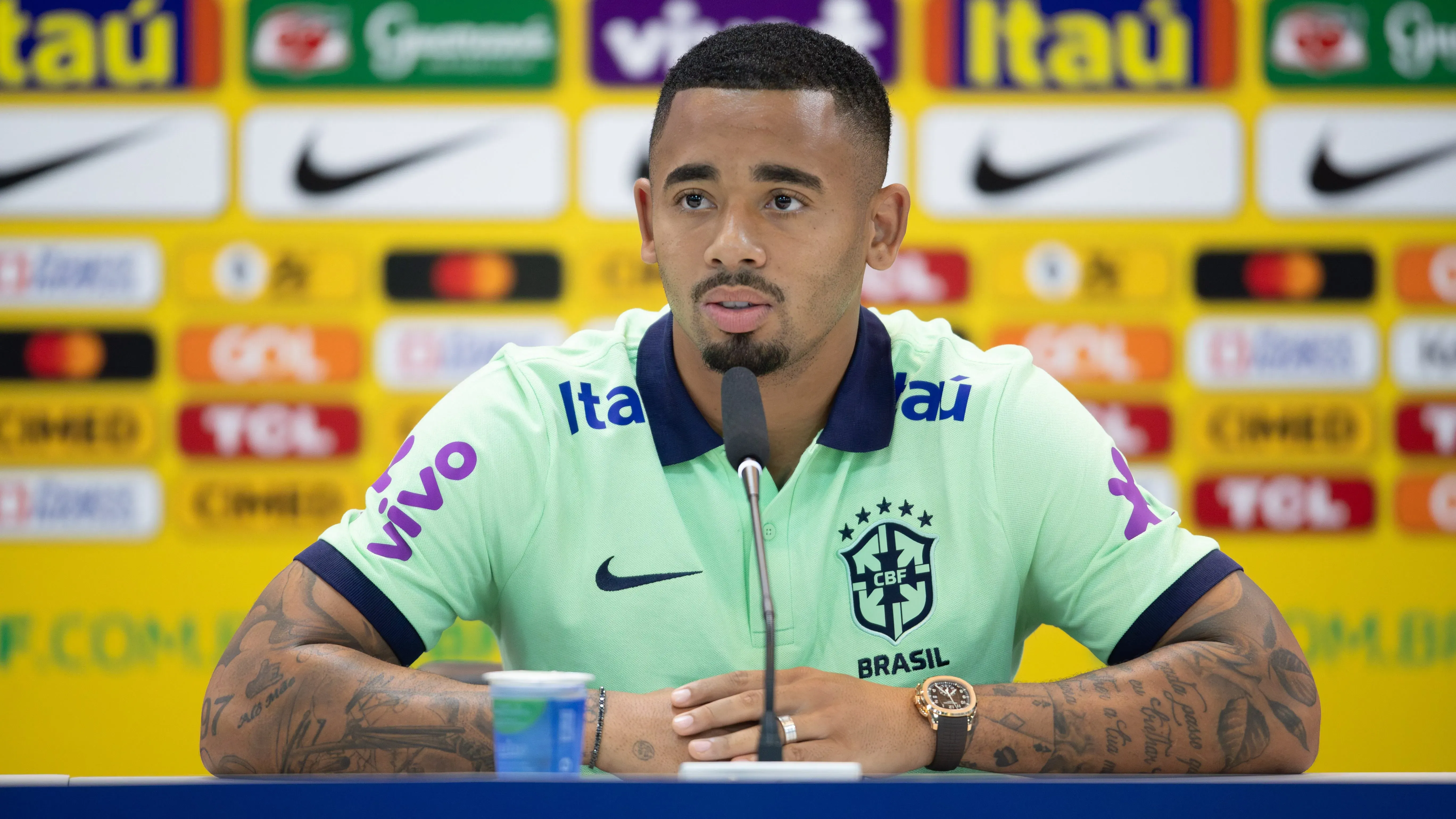 A última vez que Gabriel Jesus esteve na Seleção Brasileira foi com Fernando Diniz – Foto: Gil Gomes/AGIF