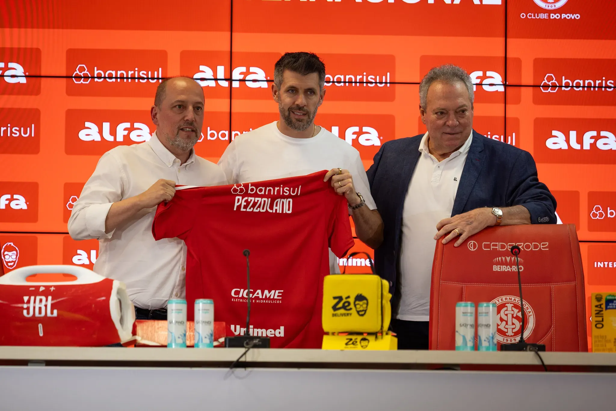 Pezzolano foi apresentado ainda em dezembro. Foto: Filipe Maciel / Internacional