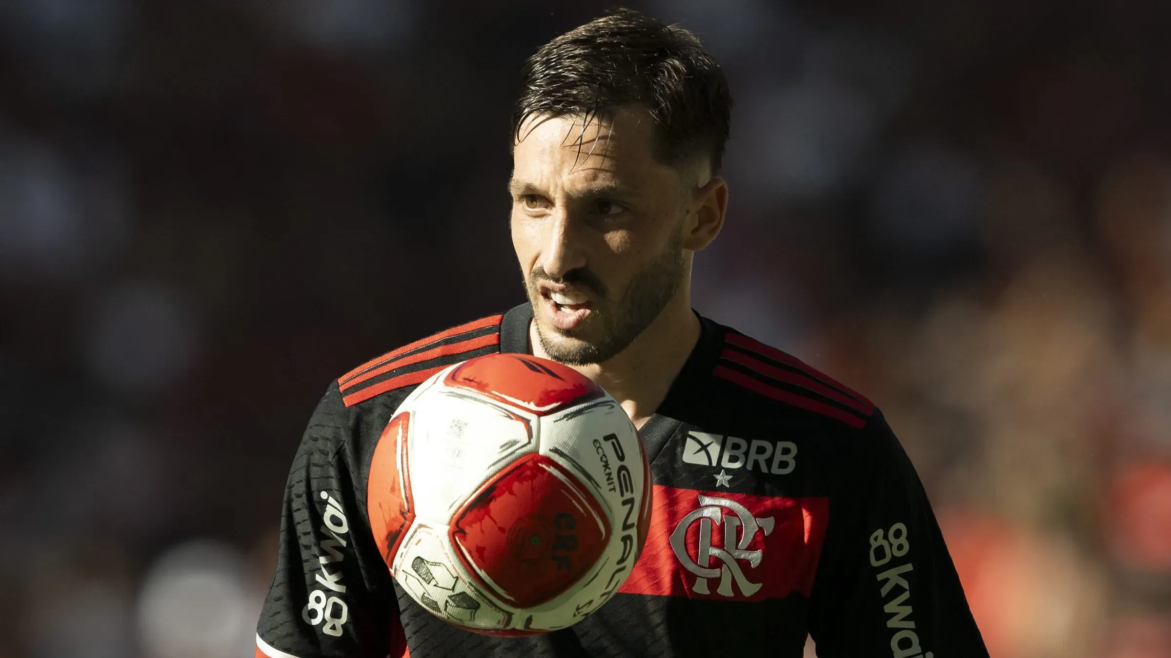 Matías Viña já arruma as malas rumo à Argentina -Foto: Jorge Rodrigues/AGIF.