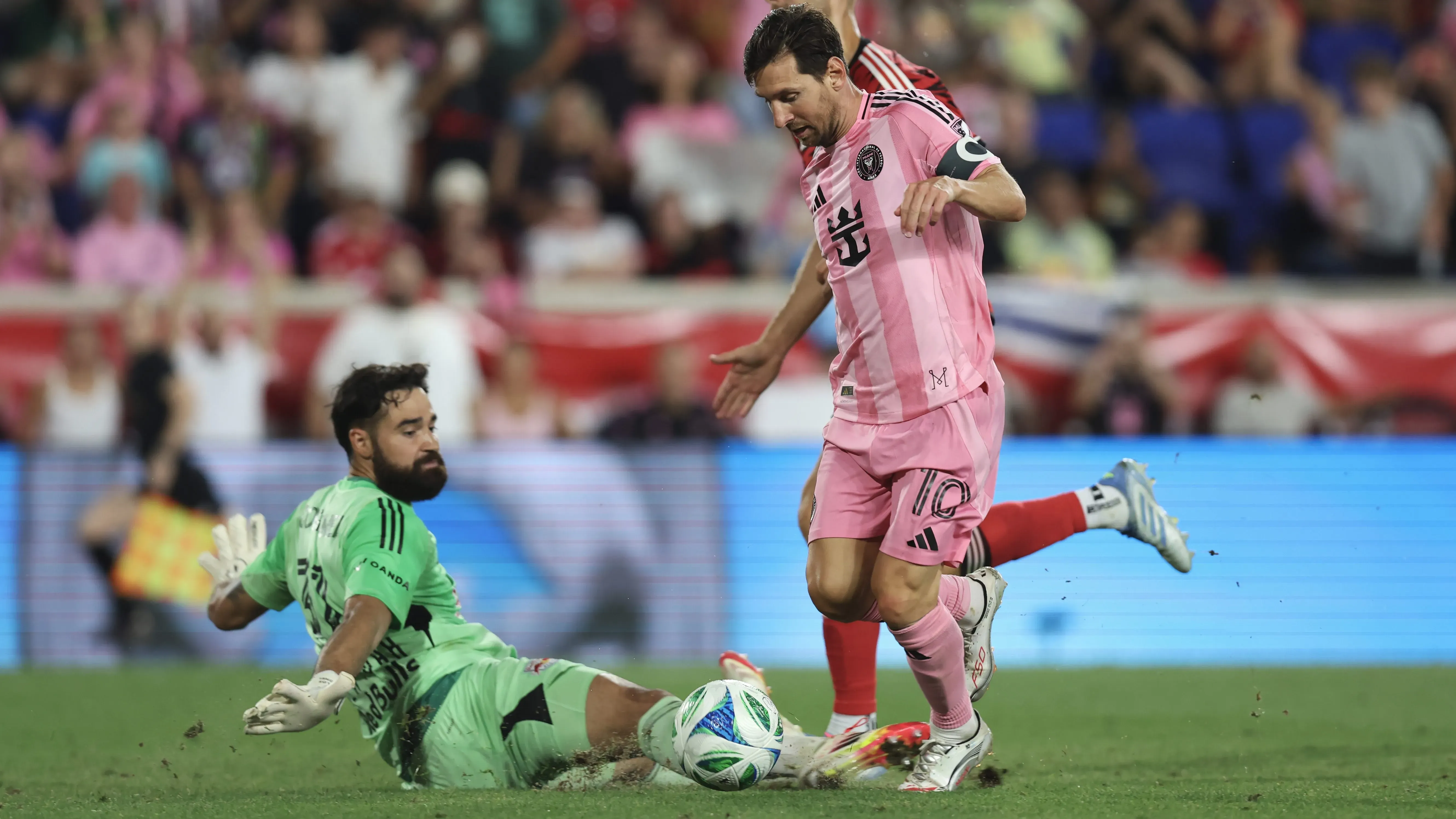 Carlos Coronel em partida contra o Inter Miami de Lionel Messi. (Photo by Ira L. Black/Getty Images)