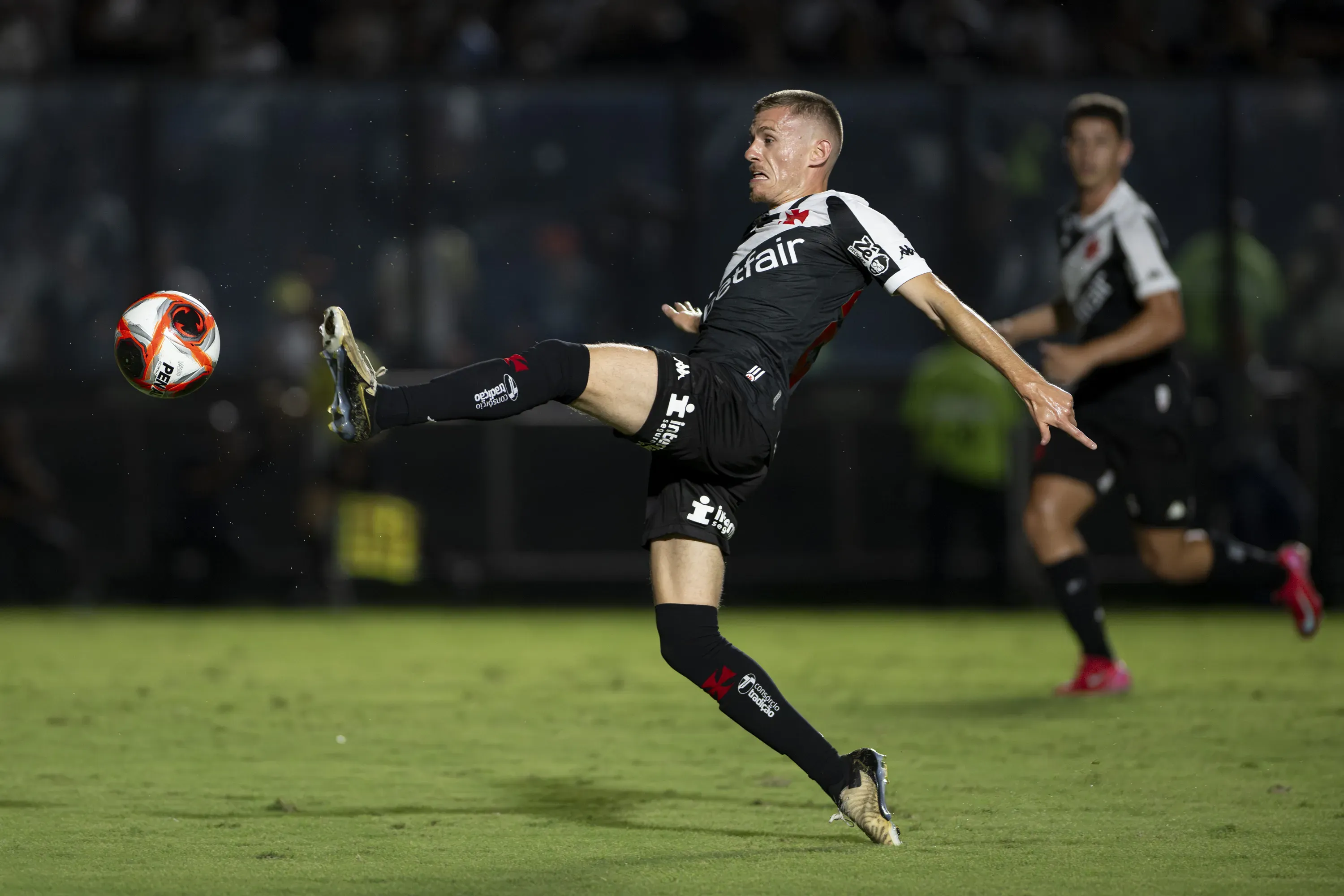 Suíço Maxime Domínguez, após período na MLS, desponta para ter chances com Diniz no Vasco – Foto: Jorge Rodrigues/AGIF