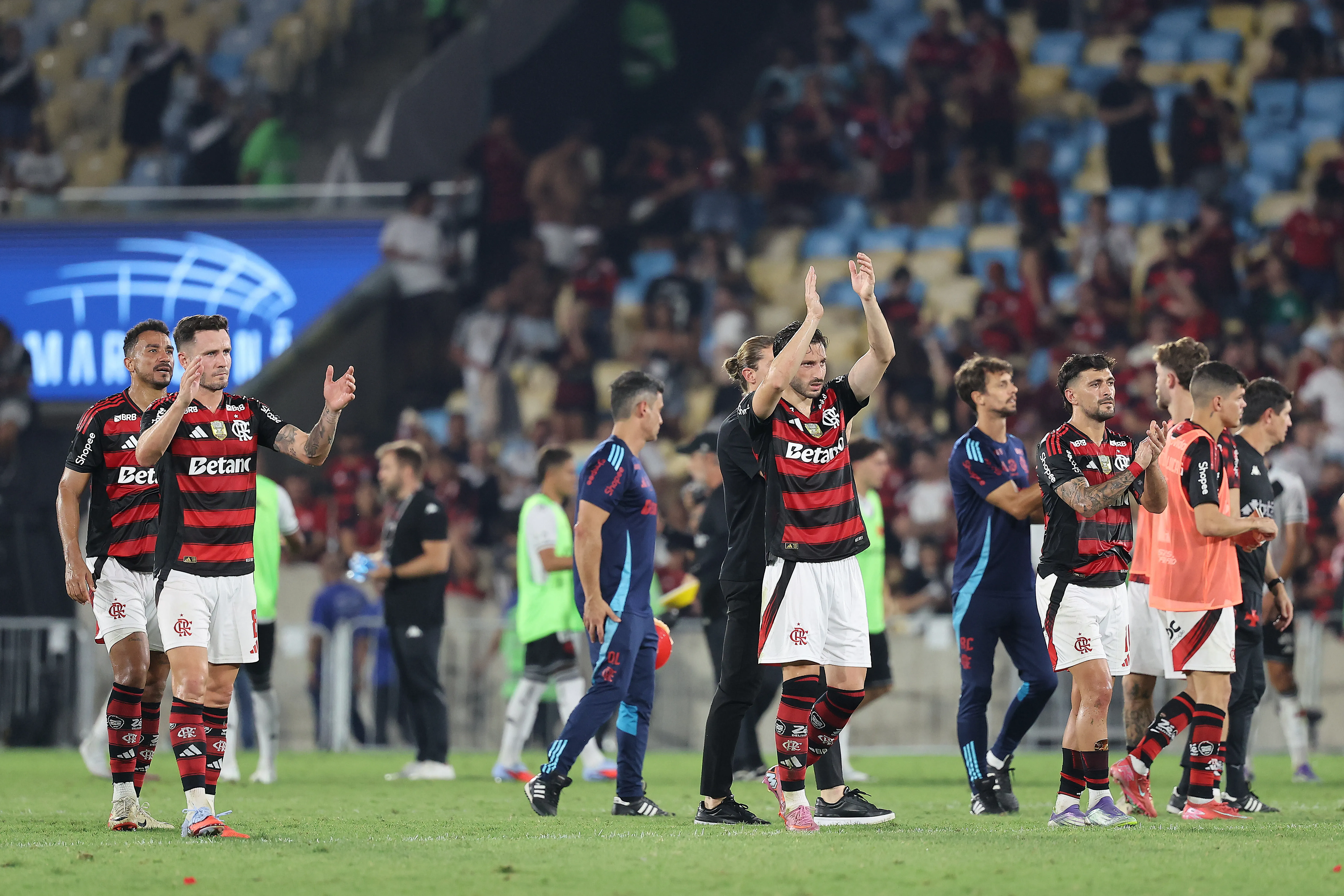 Viña deixa o Flamengo rumo ao River Plate. Foto: Wagner Meier/Getty Images.