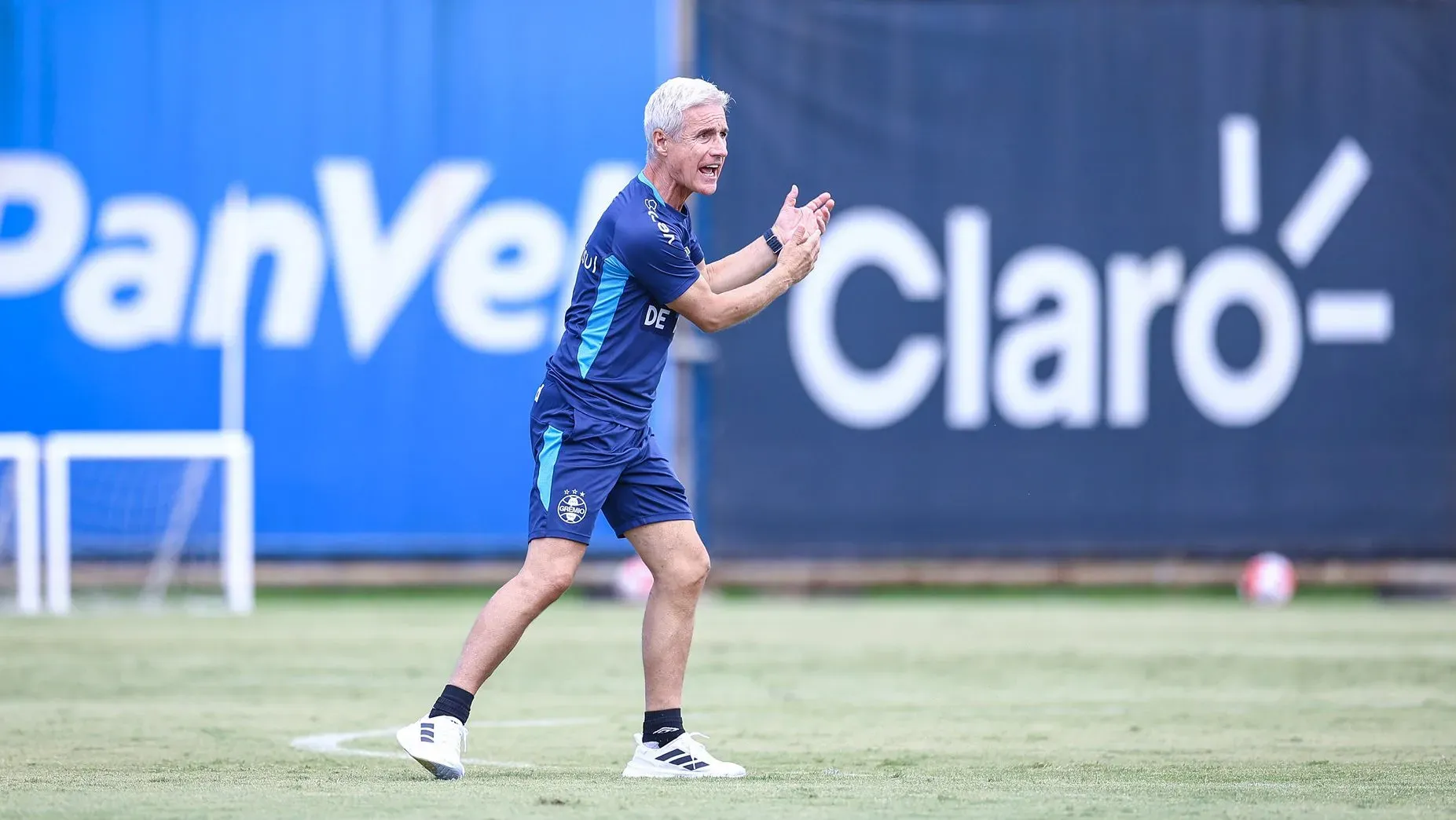 Luís Castro treina o Imortal e espera o zagueiro ideal, que já negocia chegada ao Grêmio – FOTO: LUCAS UEBEL/GREMIO FBPA