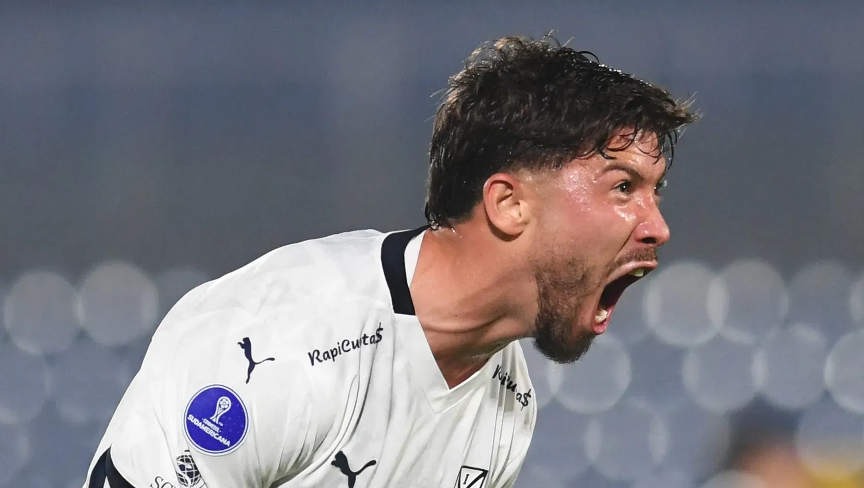 Foto: Christian Alvarenga/Getty Images – Loyola tem 25 anos e atua de primeiro e segundo volante.