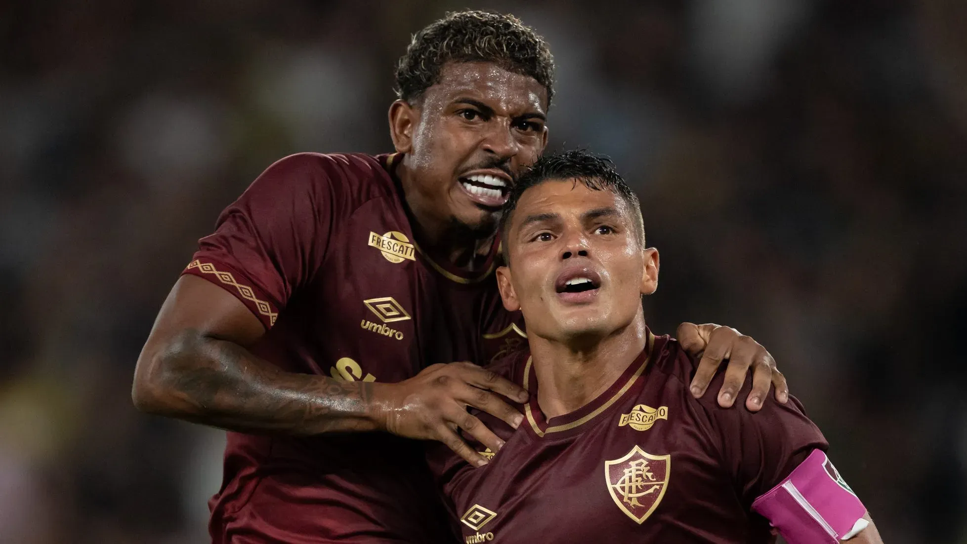 John Kennedy e Thiago Silva em campo pelo Fluminense. Foto: Jorge Rodrigues/AGIF