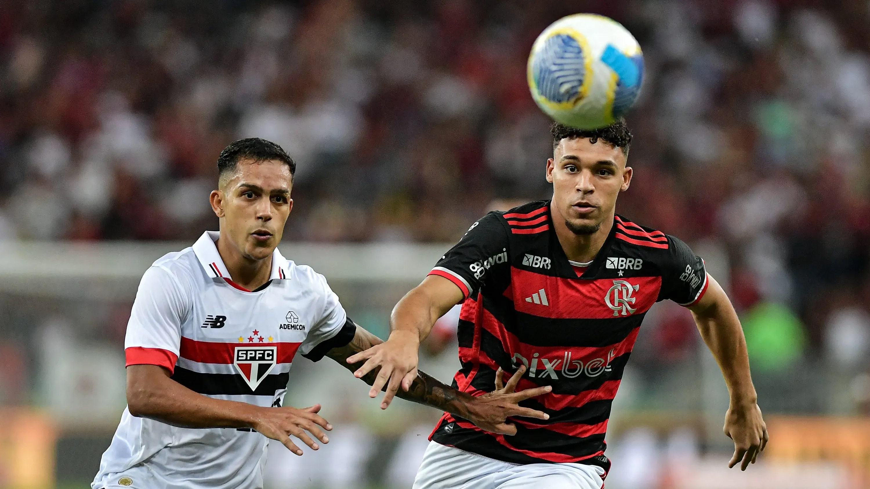 Victor Hugo em ação pelo Mengão no Campeonato Brasileiro 2024. Foto: Thiago Ribeiro/AGIF