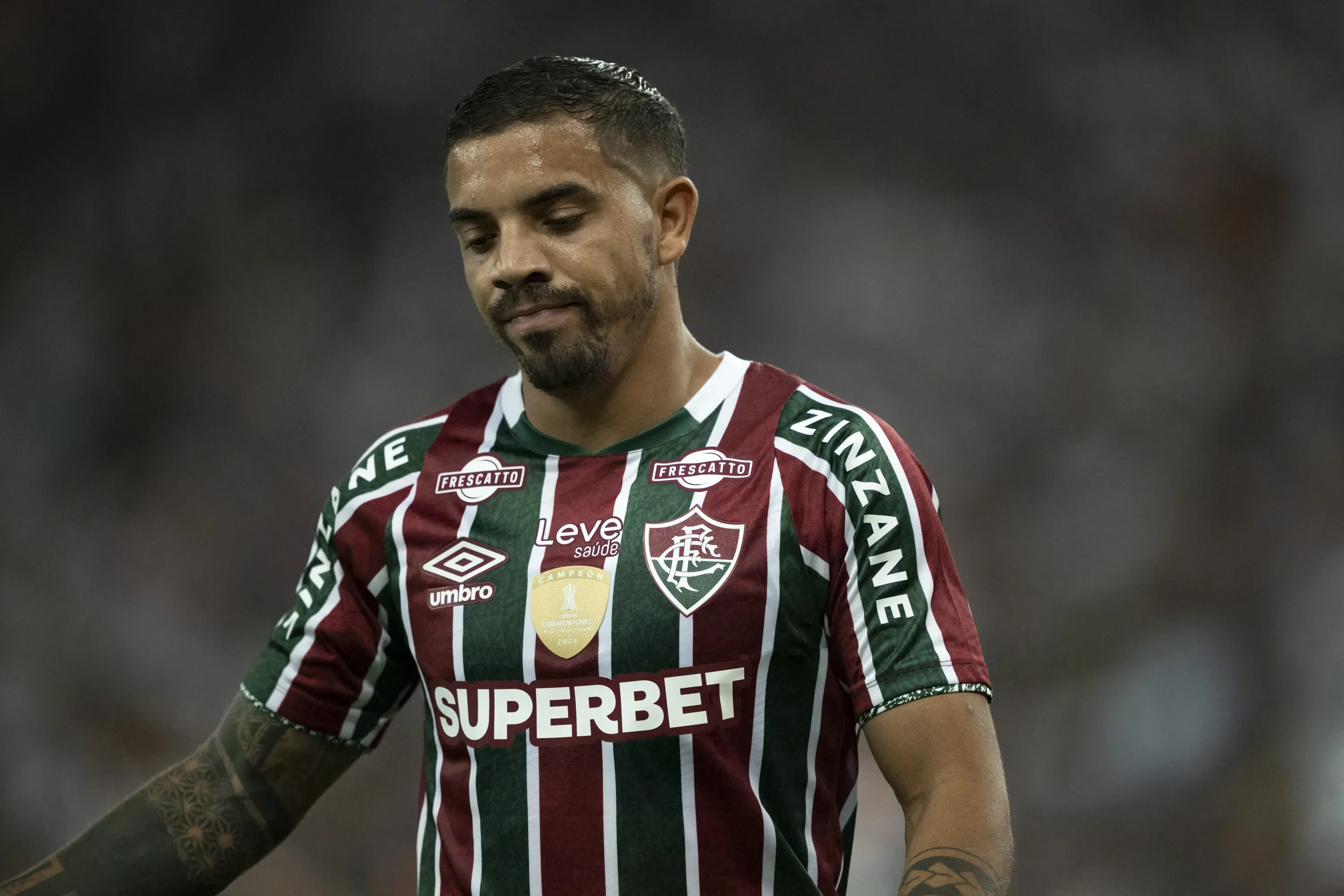 RJ – RIO DE JANEIRO – 27/06/2024 – BRASILEIRO A 2024, FLUMINENSE X VITORIA – Terans jogador do Fluminense lamenta durante partida contra o Vitoria no estadio Maracana pelo campeonato Brasileiro A 2024. Foto: Jorge Rodrigues/AGIF