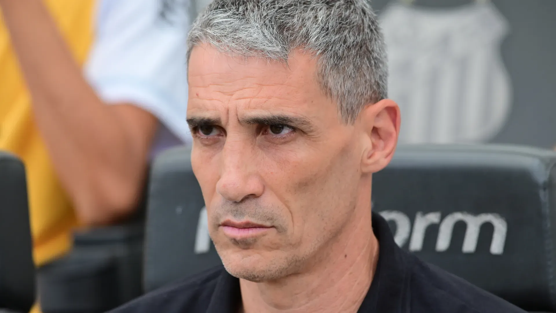 Juan Pablo Vojvoda no comando do Santos – Foto: Jota Erre/AGIF