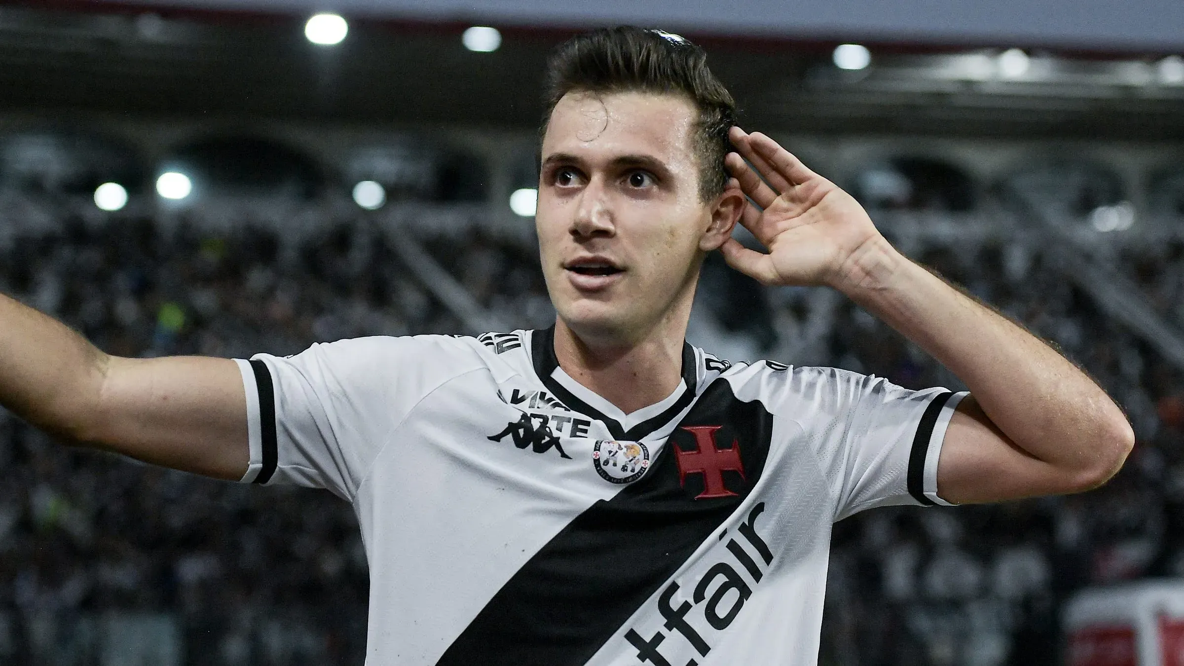 Lucas Piton recebe proposta para deixar Vasco. Foto: Thiago Ribeiro/AGIF