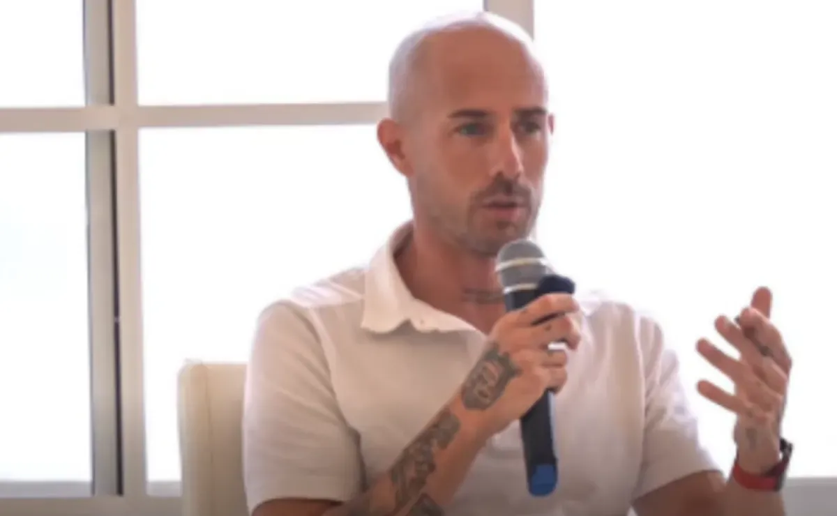 ¡Polémicas sin fin! La afición de Chivas exige respuestas a Diego Dreyfus por la situación de Chicharito