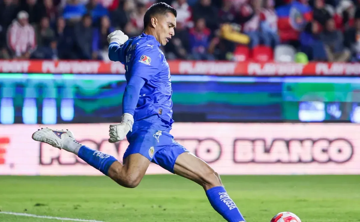 Raúl Rangel advirtió a la 3 porteros de la Selección Mexicana