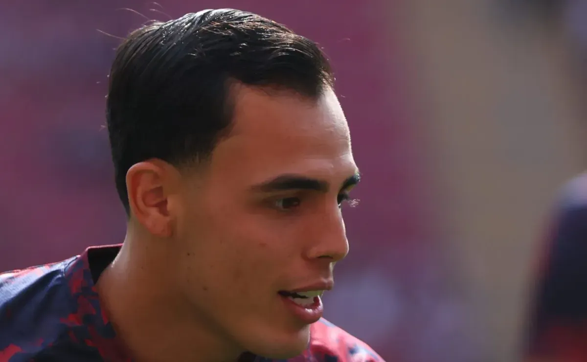 ¿Hugo Camberos salta a Europa? Revelan cuál es la situación actual del atacante de Chivas en el mercado de pases