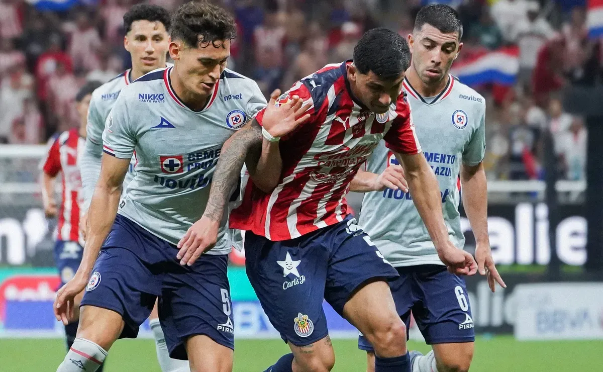 Luis García dio su pronóstico sobre la eliminatoria entre Chivas y Cruz Azul por la Liguilla de la Liga MX