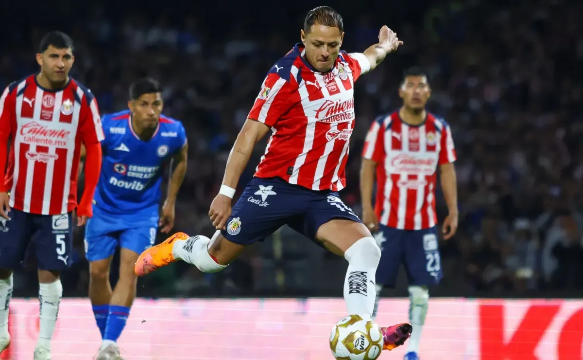 Críticas y defensas: qué dijo la prensa tras el penal fallado por Chicharito Hernández ante Cruz Azul