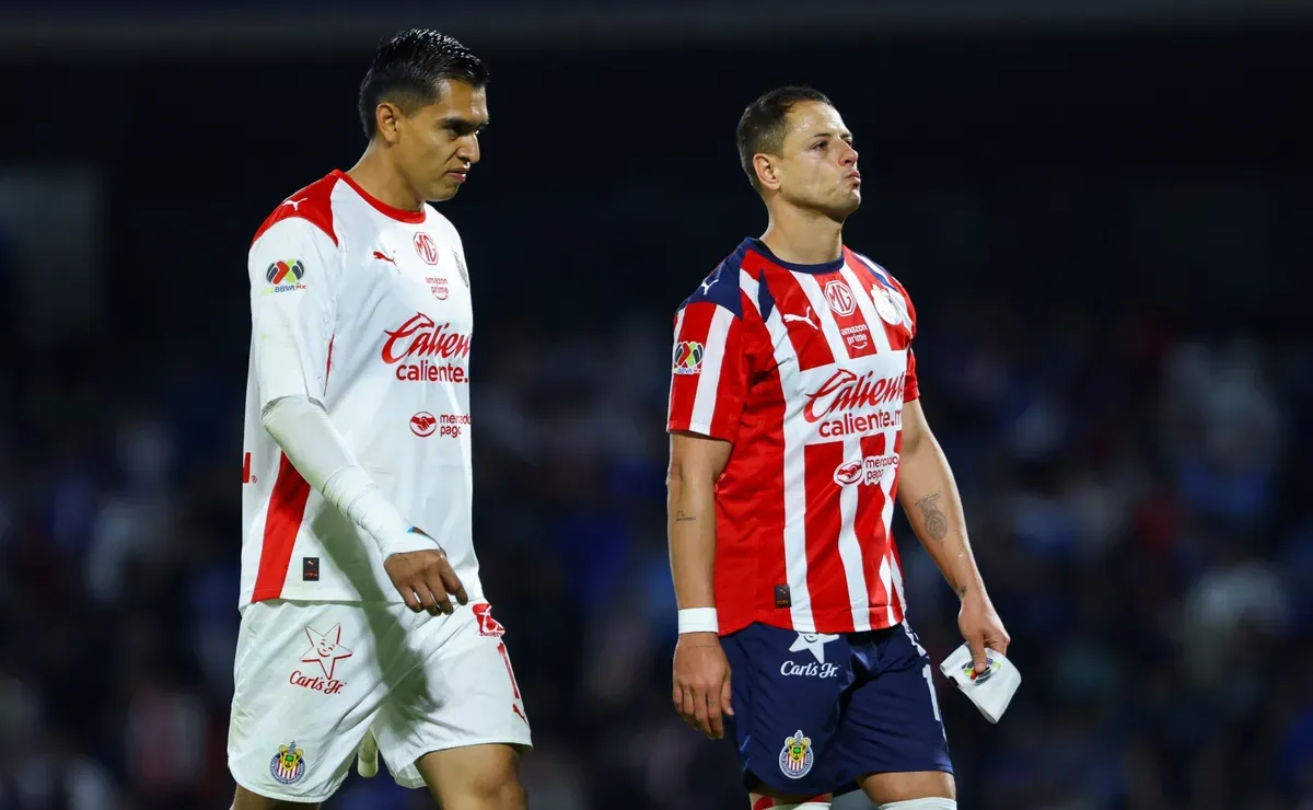 No se vio en TV: Así consoló Raúl Rangel a Chicharito Hernández tras la eliminación de Chivas