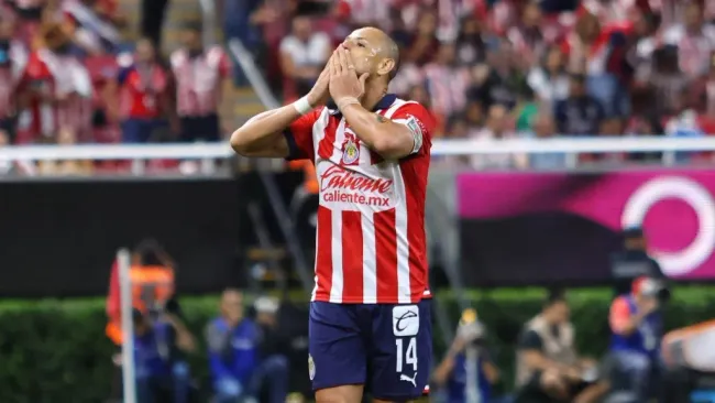 Chivas superó a Querétaro por 2-0 y así reaccionó Chicharito Hernández.