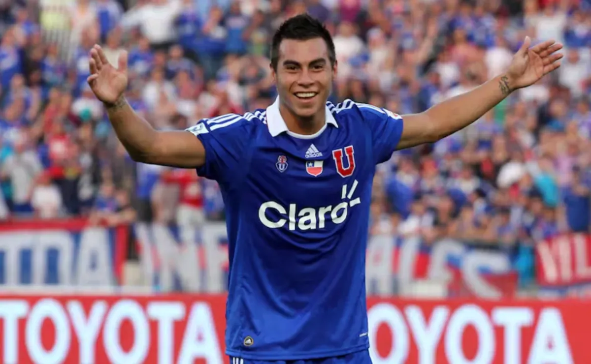 La U prepara el regreso de Eduardo Vargas y busca a Gabriel Arias para reforzar su arco