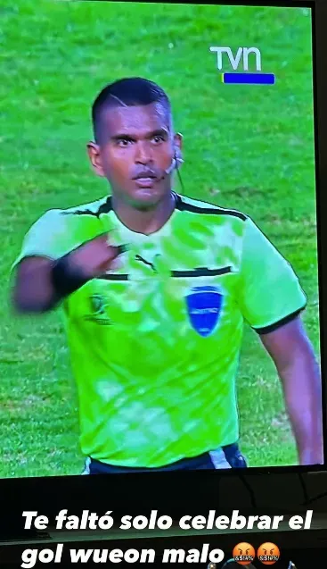 Vidal cuestionó el arbitraje de Herrera.