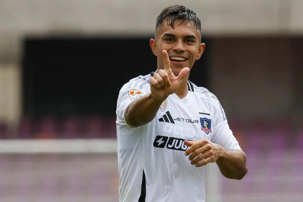 Vicente Pizarro celebrando