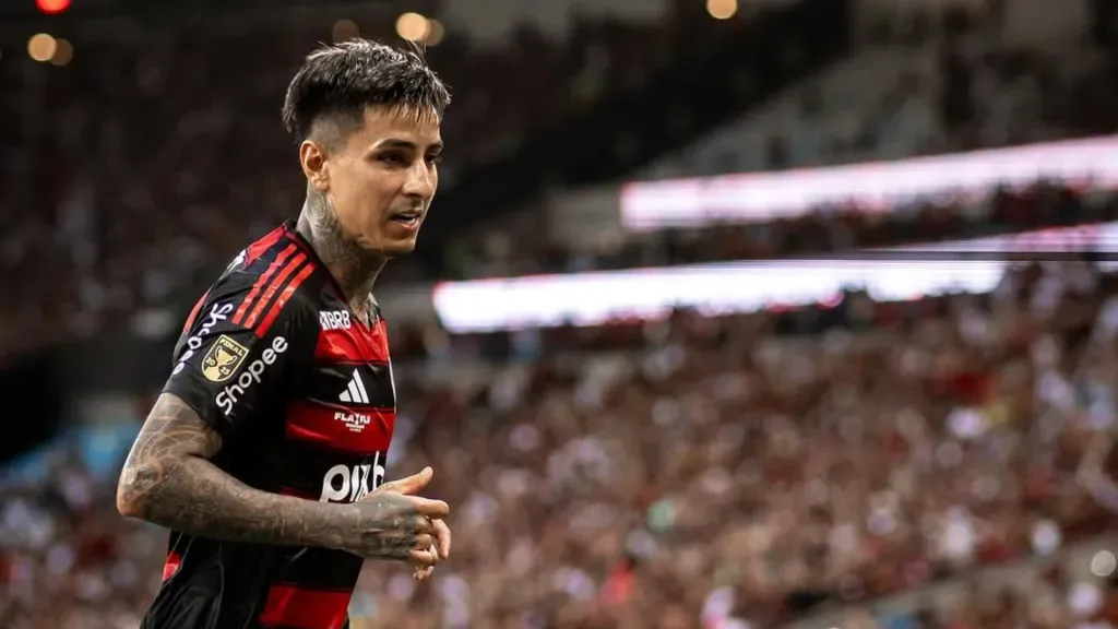 Erick Pulgar in Flamengo kit