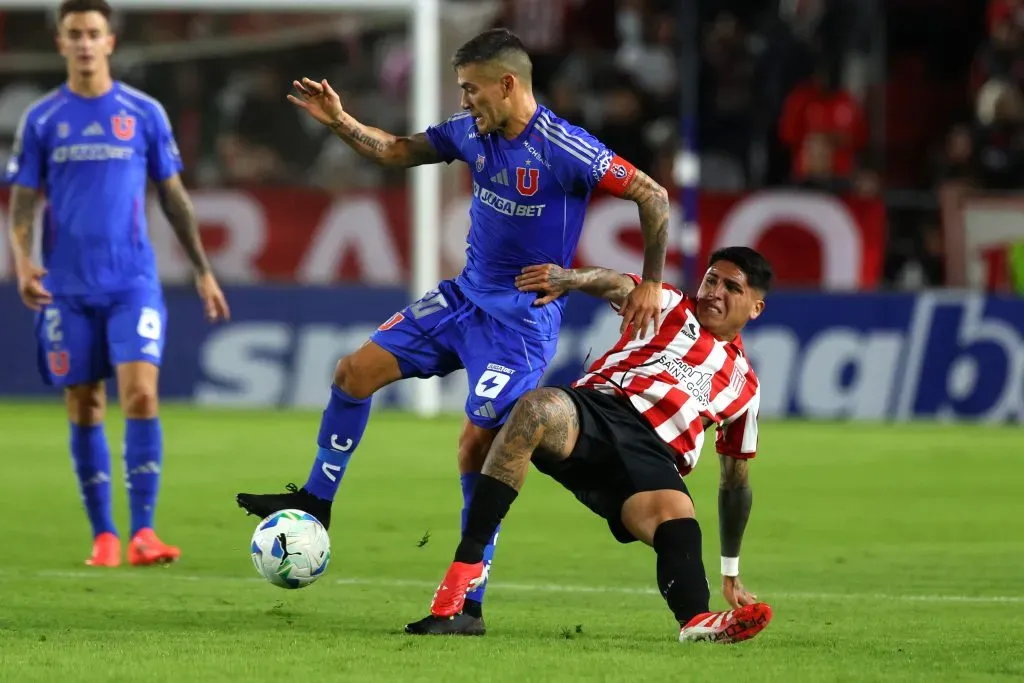 Charles Aránguiz con la jineta de capitán