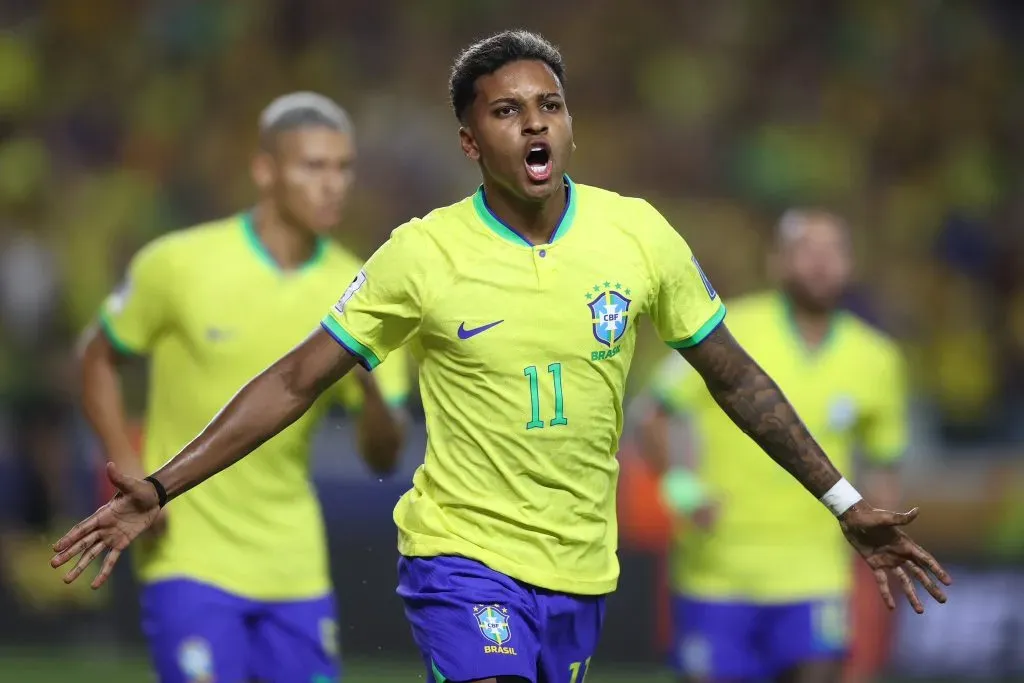 Rodrygo celabrando, tras anotar un gol con a Selección de Brasil por la Eliminatoria. Foto: Confederación Brasilera de Fútbol.