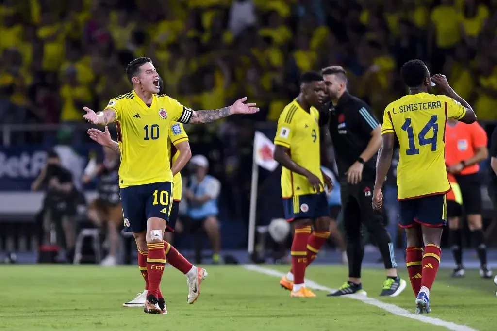 James Rodríguez celebra la victoria de Colombia ante Brasil en Eliminatorias. / Getty Images.
