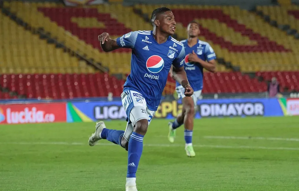 Emerson Rodríguez celebra un gol con Millonarios ante Bucaramanaga en 2021. / VizzorImage.