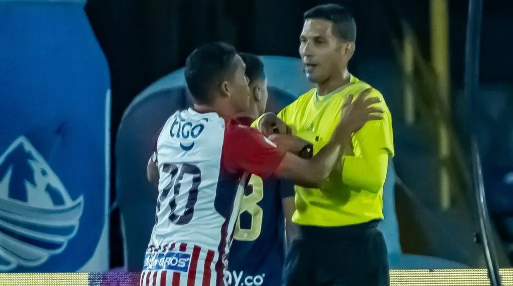 Carlos Bacca y Jorge Duarte en Millos vs Junior. (Foto: Vizzor Image)