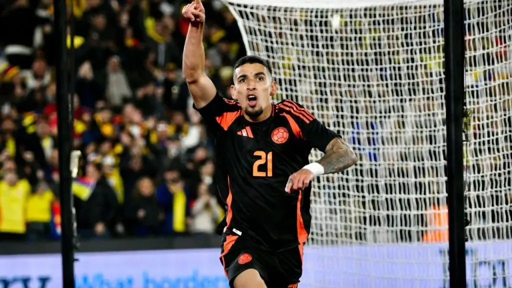Daniel Muñoz celebra el gol vs. España.