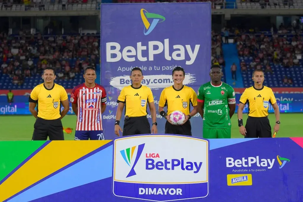 Jonathan Ortíz Tonguino, árbitro de Junior vs. Patriotas Boyacá por la fecha 13 de la Liga BetPlay DIMAYOR II 2024. Foto: VizzorImage / Jesús Rico.