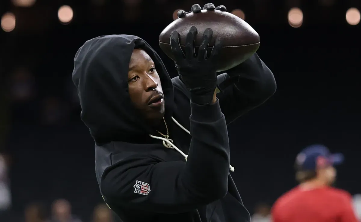 Is Alvin Kamara playing today for Saints vs Falcons in Week 12 of 2025 NFL season?