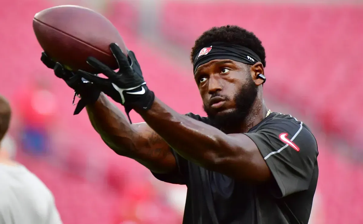 Is Chris Godwin playing tonight for Bucs vs Rams on SNF in Week 12 of 2025 NFL season?