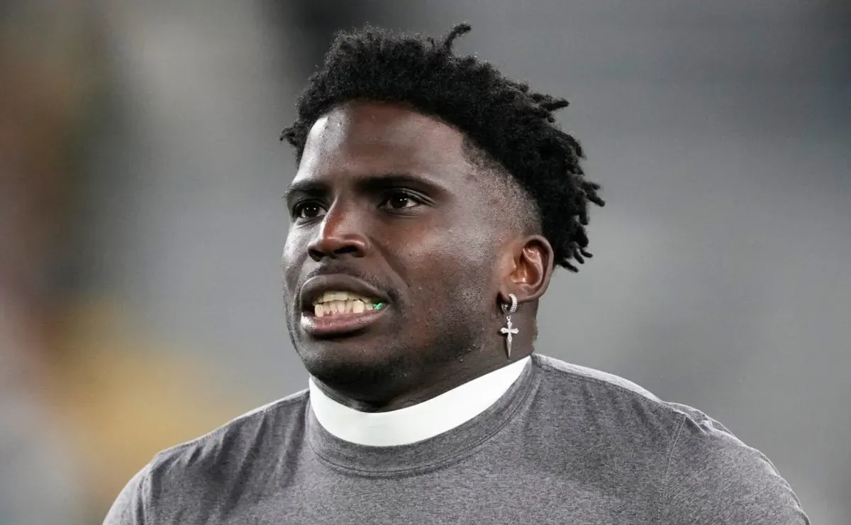 Tyreek Hill drops cryptic post after Dolphins bench Tua Tagovailoa