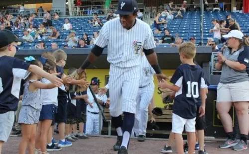 Young Staten Island fans hi-five with the players. (Photo: Staten Island Yankees Facebook)