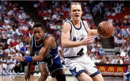 Tyrone Corbin and Pooh Richardson combined for 62 points. (Getty)