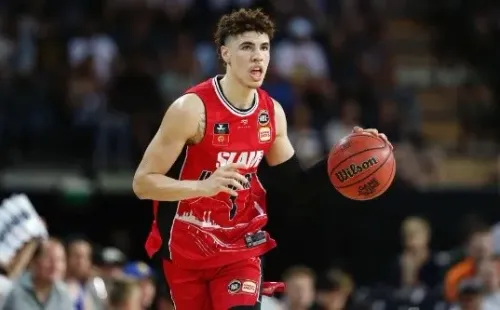 LaMelo’s brother Lonzo plays for the New Orleans Pelicans. (Getty)