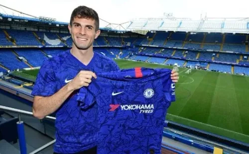 Christian Pulisic takes a picture with the Chelsea jersey upon his arrival to the club. (Getty)