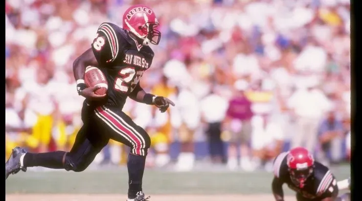 Running back Marshall Faulk of the San Diego State Aztecs runs down the field in 1992. (Getty)
