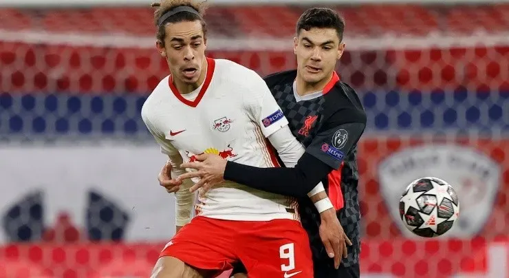 Ozan Kabak (right) of Liverpool holds Yussuf Poulsen (left) of RB Leipzig. (Getty)