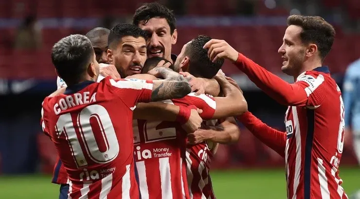 Luis Suarez of Atletico Madrid celebrates with teammates against Celta de Vigo. (Getty)
