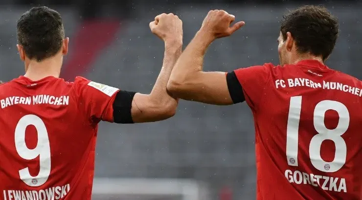 Leon Goretzka of Bayern celebrates with Robert Lewandowski. (Getty)