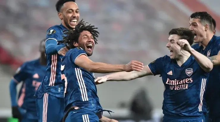 Mohamed Elneny of Arsenal celebrates with team mates Kieran Tierney and Pierre-Emerick Aubameyang (Getty)