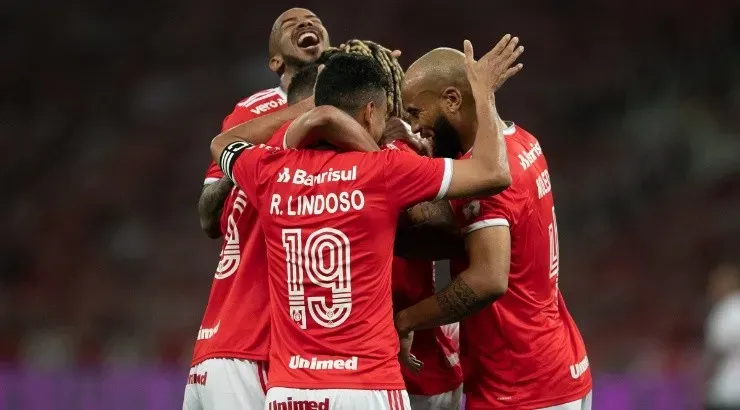 Internacional players celebrate a goal. (Getty)