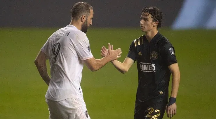 Gonzalo Higuain (left) of Inter Miami CF shakes hands with Brenden Aaronson (right) of Philadelphia Union. (Getty)