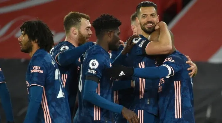Arsenal players celebrate a goal. (Getty)
