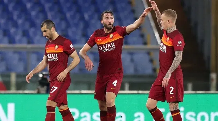 Roma players celebrate a goal. (Getty)